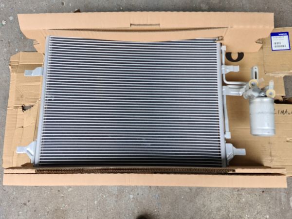 Радіатор кондиціонера - Volvo - 31332027