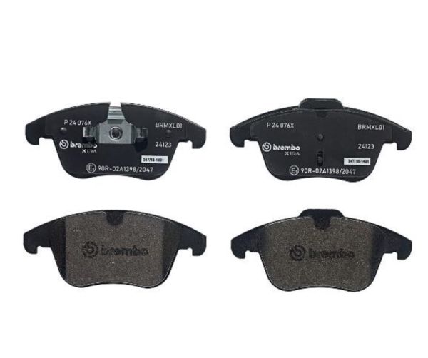 Колодки дискового тормоза, передні - BREMBO - P24076X