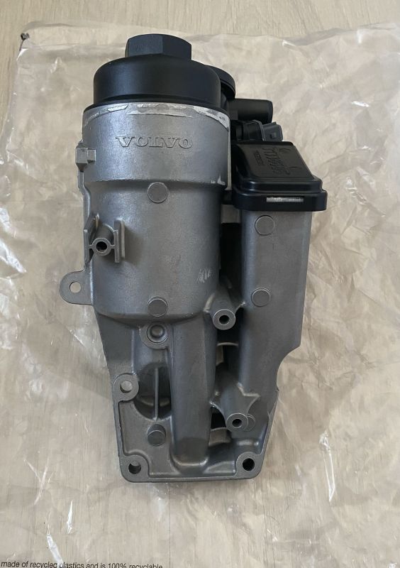 Корпус масляного фільтру - Volvo - 31338685