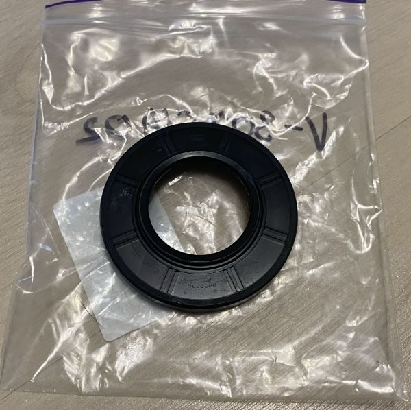 Сальник переднього правого приводного валу (напівосі) - VOLVO - 30751402